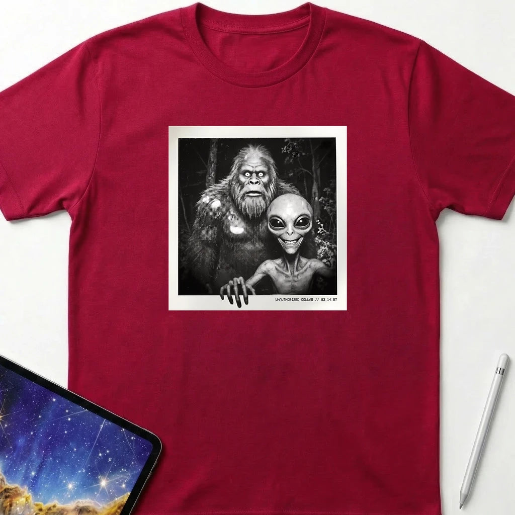 Alien Bigfoot Selfie T-Shirt Red